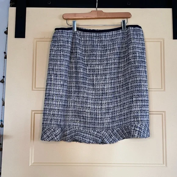 Talbots Woman Petites Blue Tweed Skirt with Ruffle Size 16WP - Picture 2 of 7